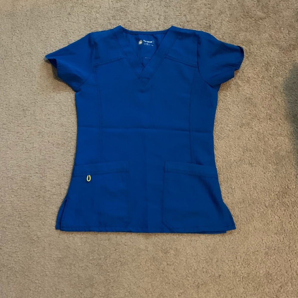 Wonder wink scrub top